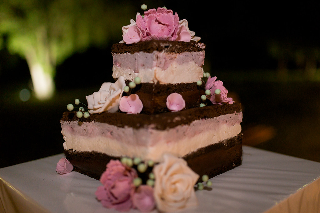 Gâteau de réception fleuri façon pièce montée